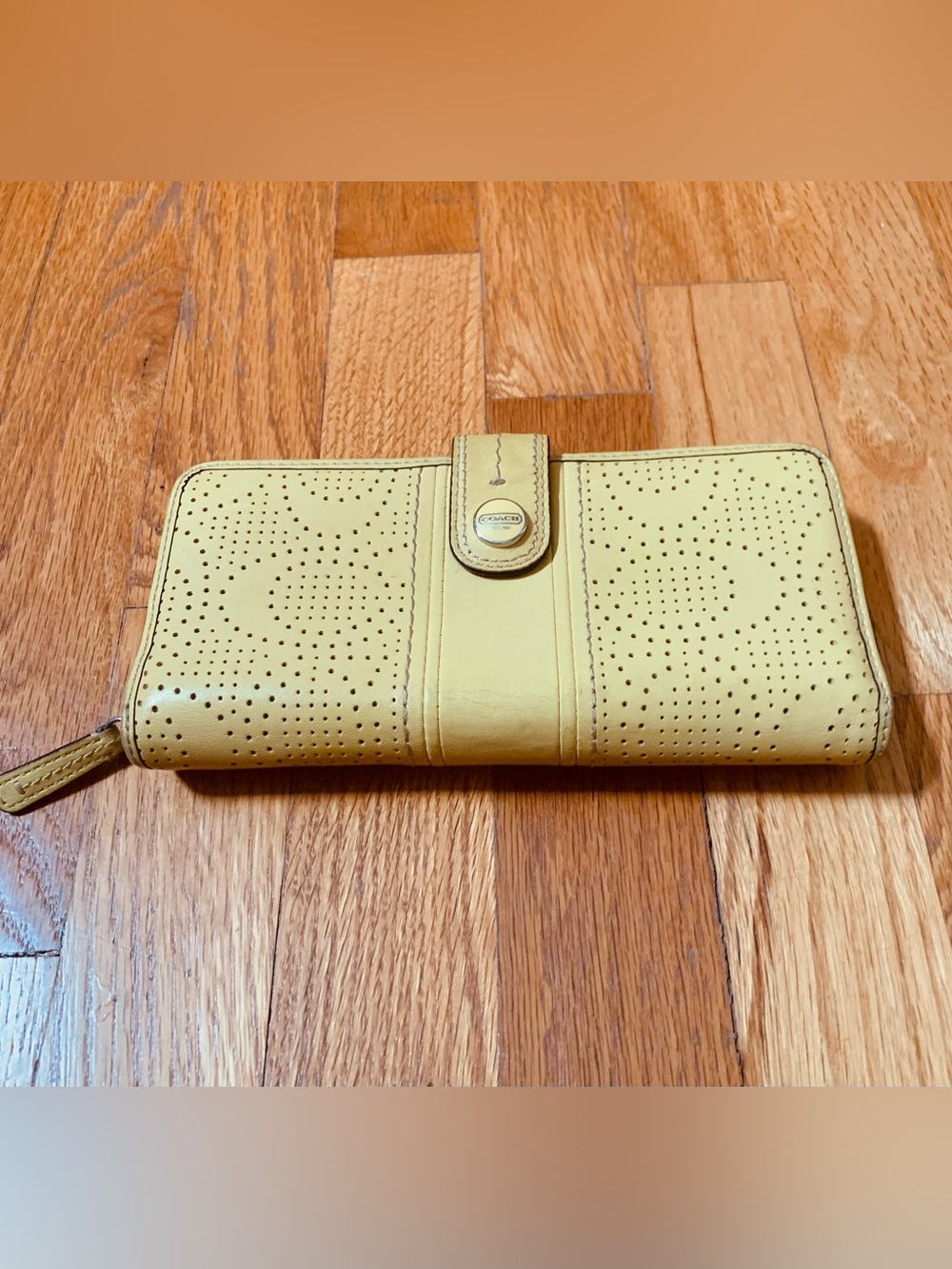 Vintage Coach Leather Yellow Wallet Perforated Snap Signature C Billfold Purse